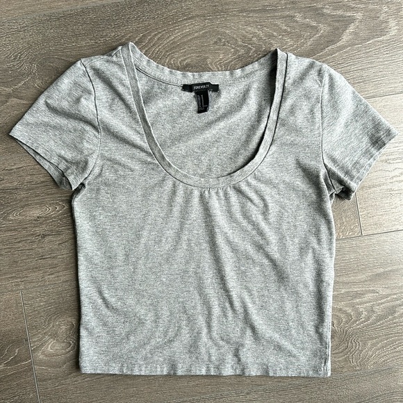 Forever 21 Tops - Forever 21 Light Grey basic scoop tee cropped short sleeve t-shirt M